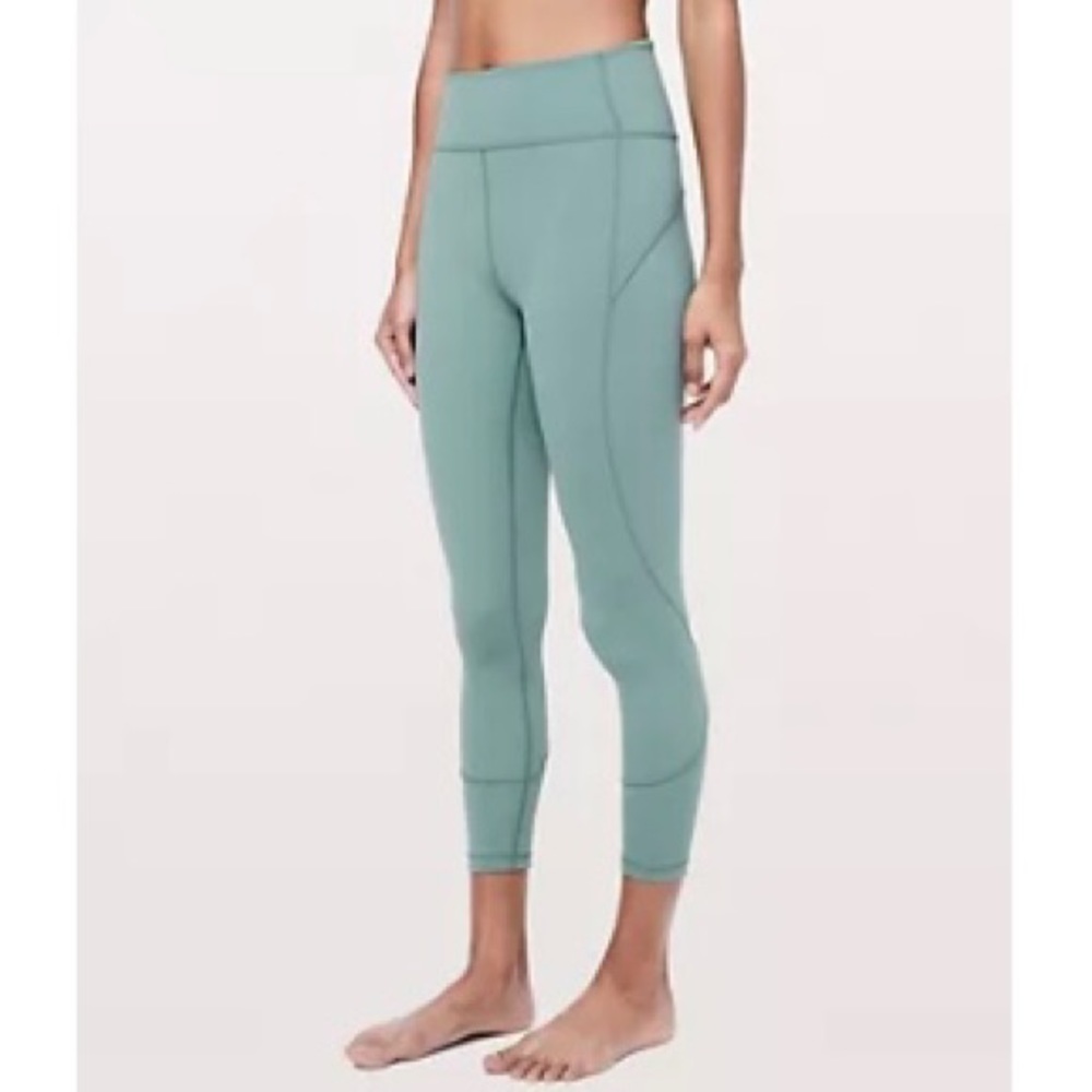 Lululemon in movement tights 7/8 size 4